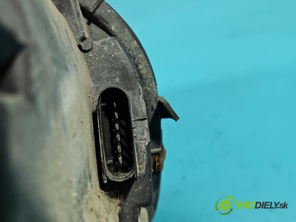 Smart Forfour I 2004-2006 1.3 16V 95 HP manual 70 kW 1332 cm3 5- Reflektor: pravý A4545400654 (Svetlo predné pravé)