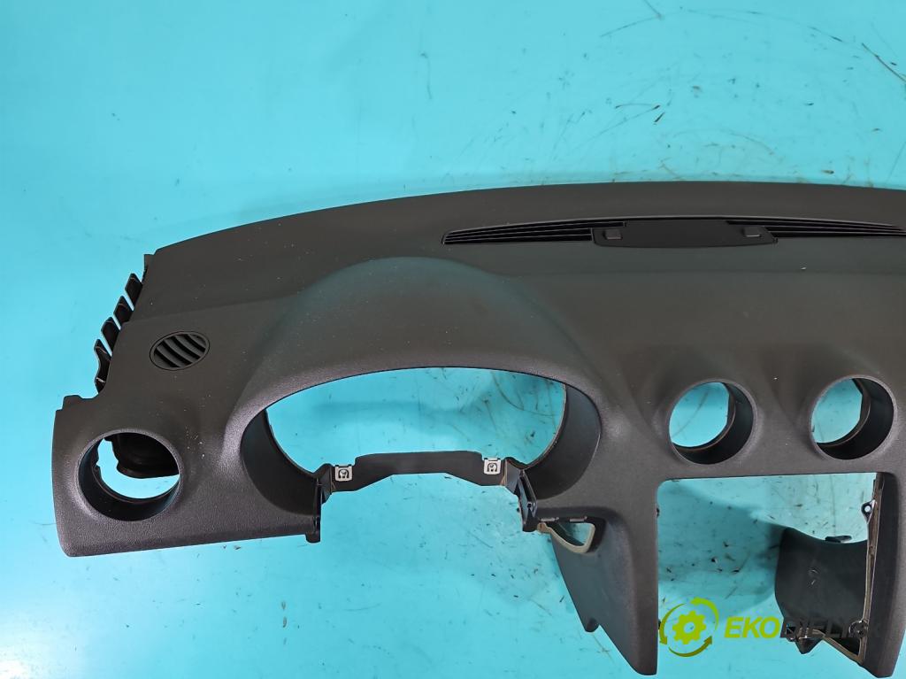 Audi A3 8P 2003-2012 1.6 FSI 116 hp manual 85 kW 1598 cm3 3- kokpit,přistrojova deska