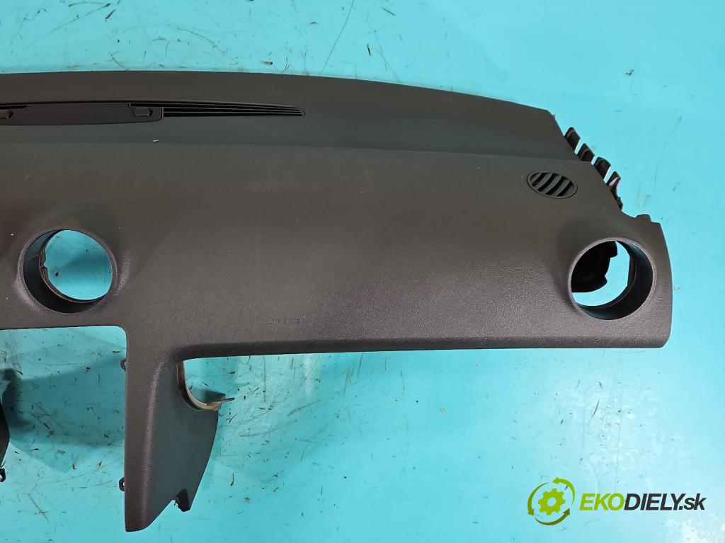 Audi A3 8P 2003-2012 1.6 FSI 116 hp manual 85 kW 1598 cm3 3- kokpit,přistrojova deska