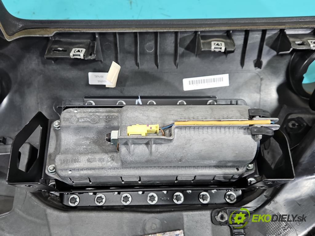 Audi A3 8P 2003-2012 1.6 FSI 116 hp manual 85 kW 1598 cm3 3- kokpit,přistrojova deska