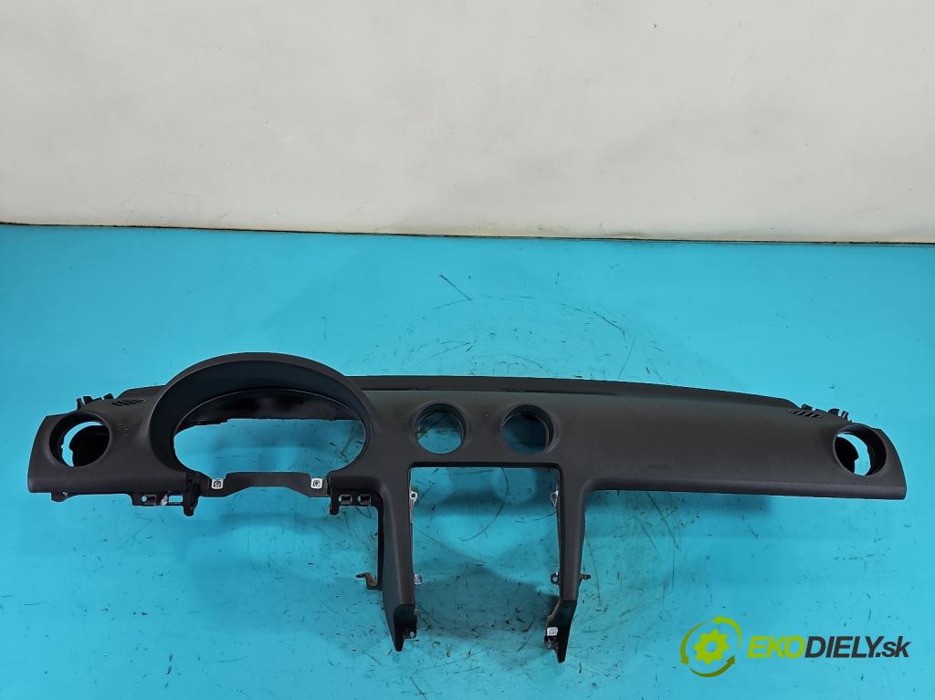 Audi A3 8P 2003-2012 1.6 FSI 116 hp manual 85 kW 1598 cm3 3- kokpit,přistrojova deska 