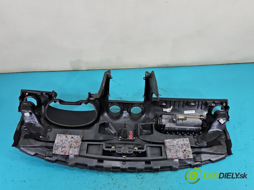 Audi A3 8P 2003-2012 1.6 FSI 116 hp manual 85 kW 1598 cm3 3- kokpit,přistrojova deska