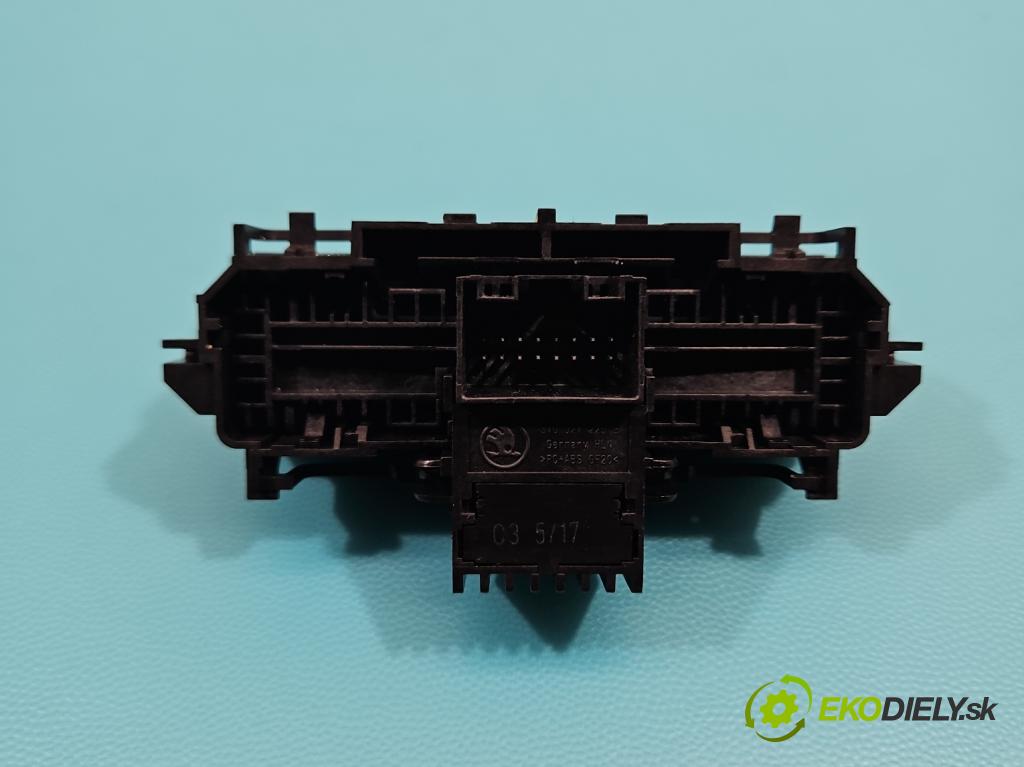 Skoda Superb III 2015-2024 2.0 tdi 190 HP automatic 140 kW 1968 cm3 5- prepínač brzda: ručný 3V0927225B (Prepínacie páčky pod volantom)