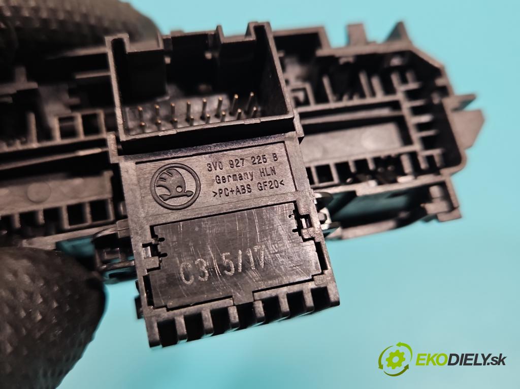 Skoda Superb III 2015-2024 2.0 tdi 190 HP automatic 140 kW 1968 cm3 5- prepínač brzda: ručný 3V0927225B (Prepínacie páčky pod volantom)