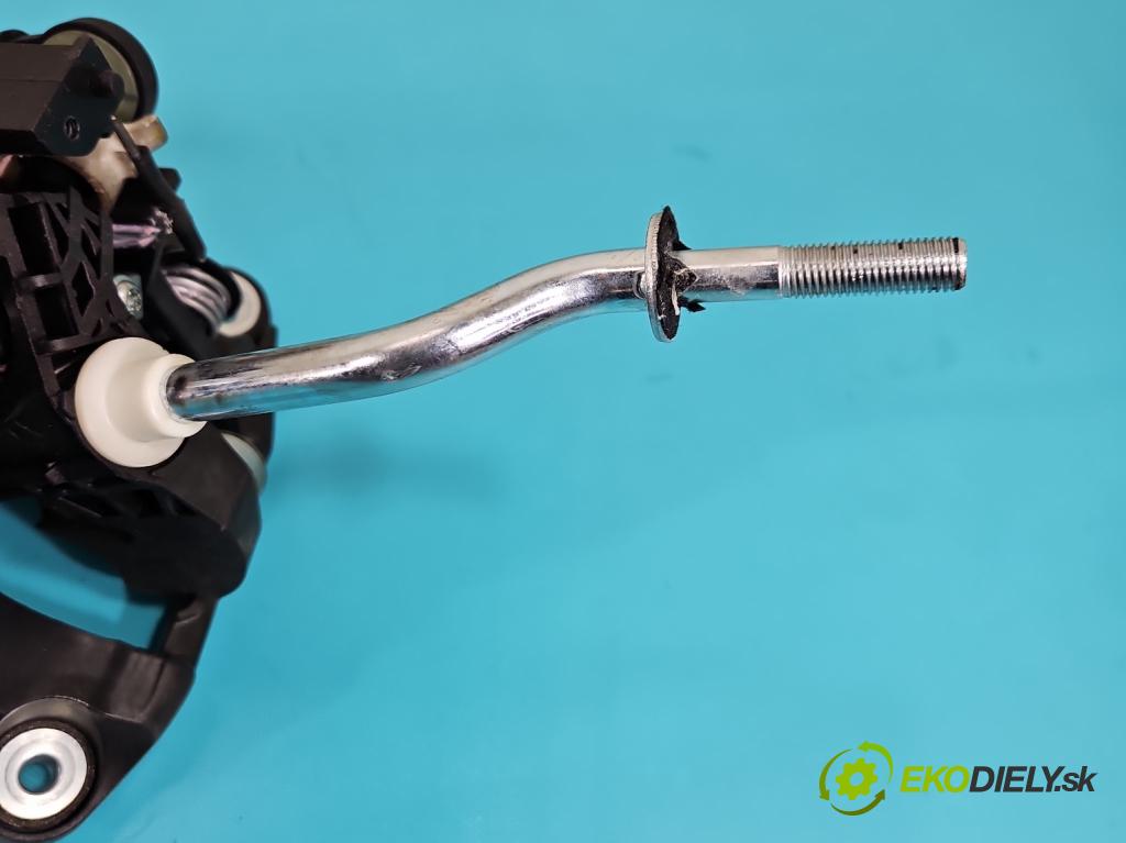 Mazda 5  2005-2010 2.0 16V 145 HP manual 107 kW 1999 cm3 5- Páka: Změny: stupeň,rýchlosť 8159025200 (Rýchlostná páka (kulisa))