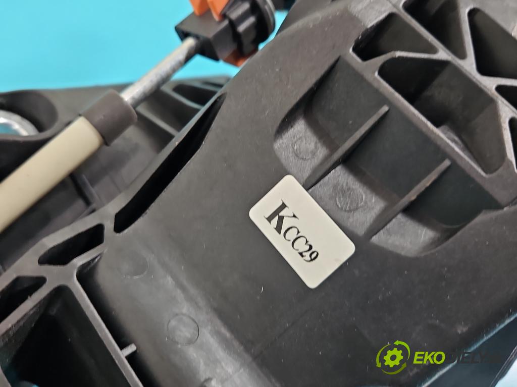 Mazda 5  2005-2010 2.0 16V 145 HP manual 107 kW 1999 cm3 5- Páka: Změny: stupeň,rýchlosť 8159025200 (Rýchlostná páka (kulisa))