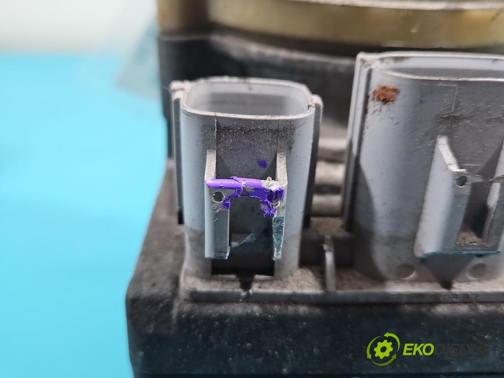 Mazda 5  2005-2010 2.0 16V 145 hp manual 107 kW 1999 cm3 5- čerpadlo posilovač 995-11605-1 (Servočerpadlo)