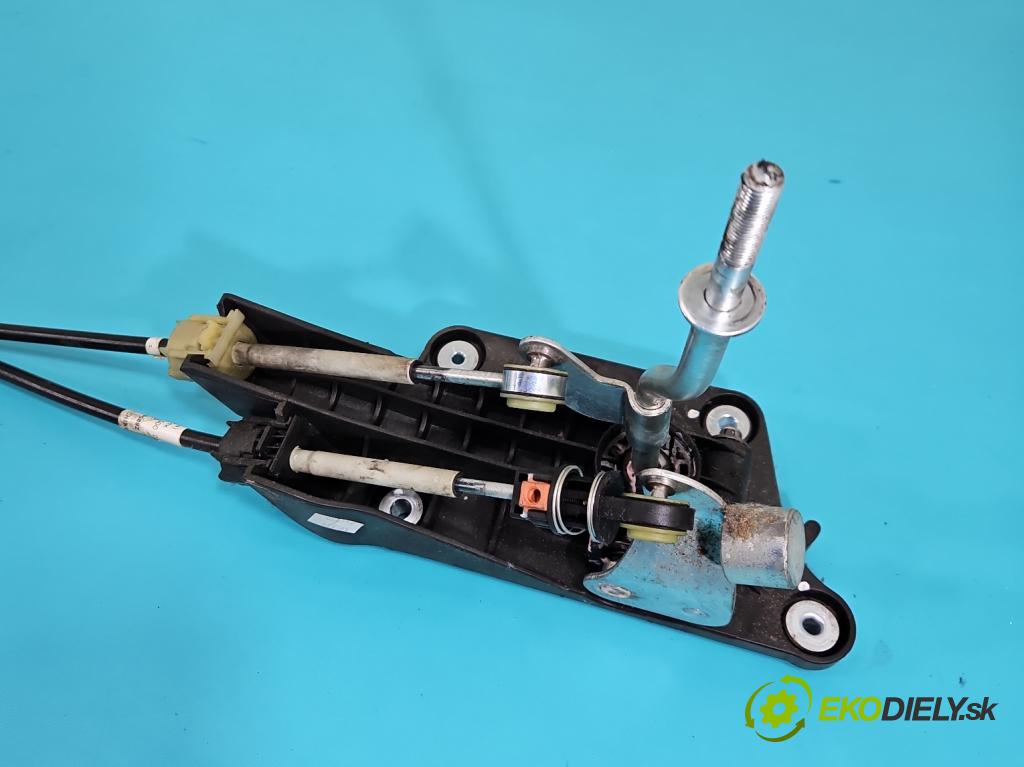 Mazda 3 I BK 2003-2009 1.6 citd 109 HP manual 80 kW 1560 cm3 5- Páka: Změny: stupeň,rýchlosť 8127025200 (Rýchlostná páka (kulisa))