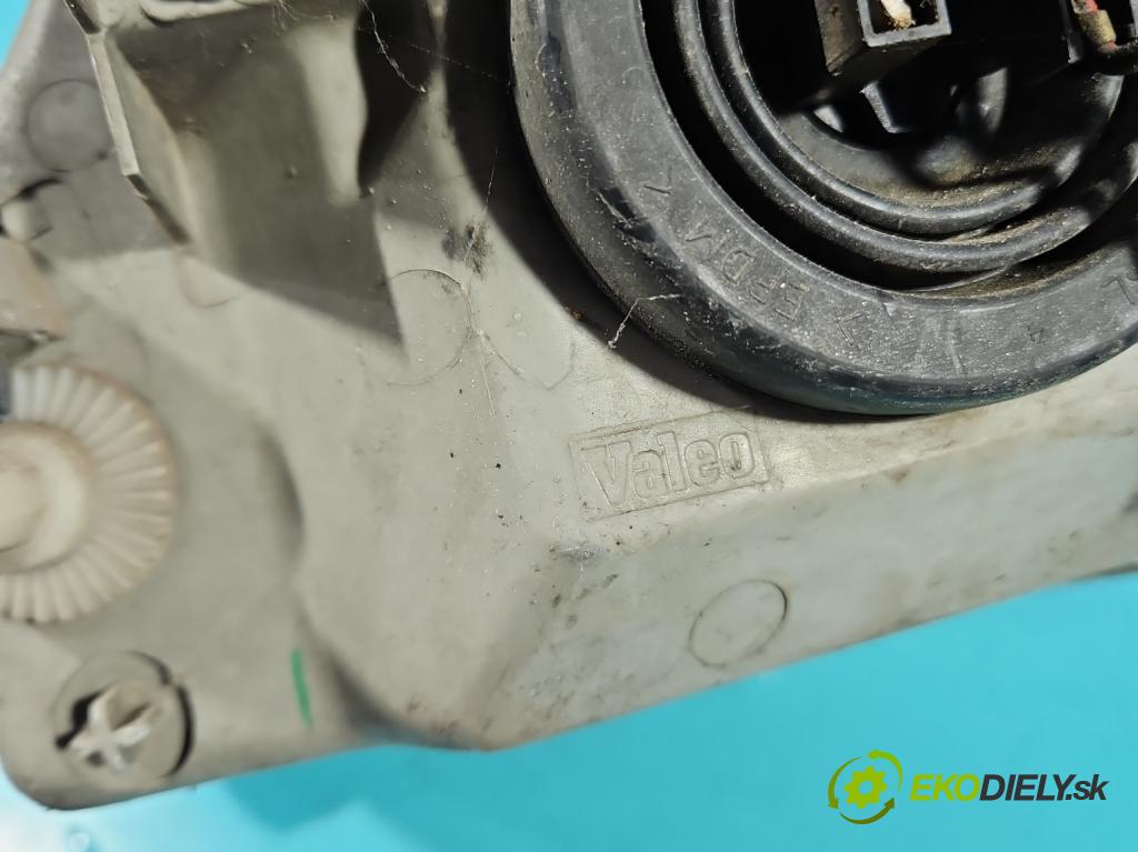 Honda Civic VI 1995-2001 1.4 16V 75 HP manual 55 kW 1396 cm3 3- Reflektor: pravý  (Svetlo predné pravé)