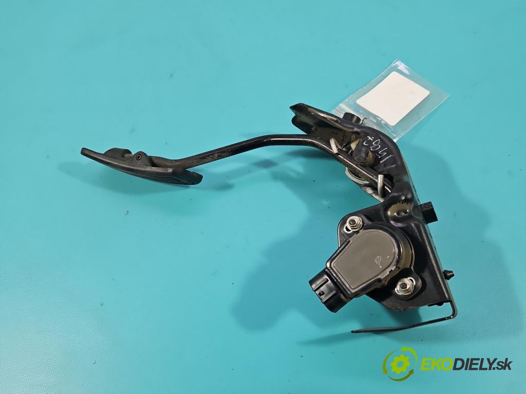 Toyota Avensis II T25 2003-2008 2.2 D-CAT 177 hp manual 130 kW 2231 cm3 5- pedal plyn: potenciometr: