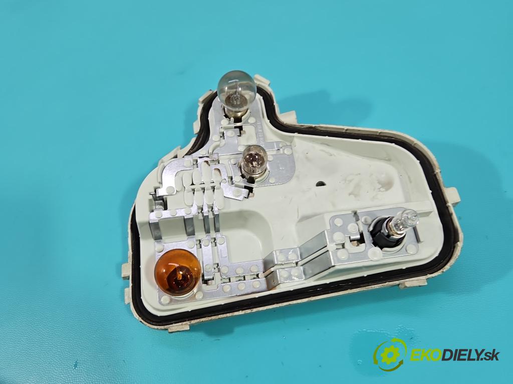 Audi A3 8P 2003-2012 1.6 FSI 116 HP manual 85 kW 1598 cm3 3- svetlo / reflektor zadné ľavé 8P0945095A (Kľučka dverí ostatné)