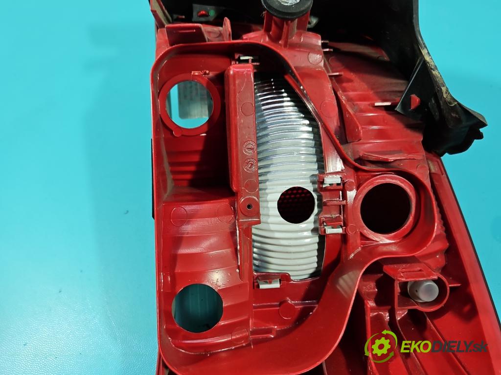 Audi A3 8P 2003-2012 1.6 FSI 116 HP manual 85 kW 1598 cm3 3- svetlo / reflektor zadné ľavé 8P0945095A (Kľučka dverí ostatné)