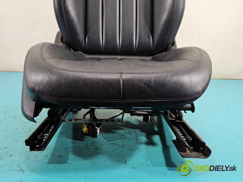 Mercedes CLS II C218 2010-2018 3.0 cdi (642853) 265KM automatic 195 kW 2987 cm3 4- Sedačka pravý  (Sedadlo)