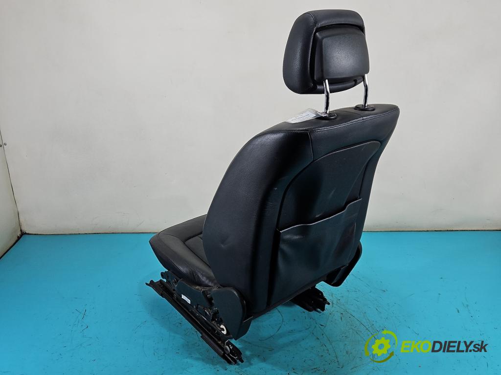 Mercedes CLS II C218 2010-2018 3.0 cdi (642853) 265KM automatic 195 kW 2987 cm3 4- Sedačka pravý  (Sedadlo)