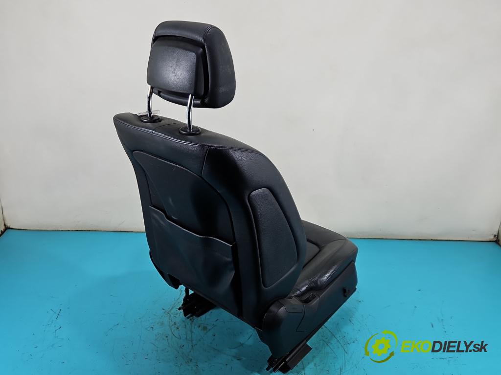 Mercedes CLS II C218 2010-2018 3.0 cdi (642853) 265KM automatic 195 kW 2987 cm3 4- Sedačka pravý  (Sedadlo)