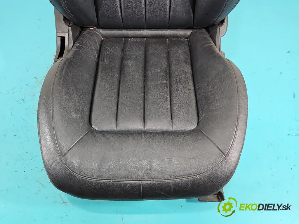 Mercedes CLS II C218 2010-2018 3.0 cdi (642853) 265KM automatic 195 kW 2987 cm3 4- Sedačka pravý  (Sedadlo)