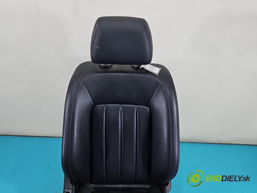 Mercedes CLS II C218 2010-2018 3.0 cdi (642853) 265KM automatic 195 kW 2987 cm3 4- Sedačka pravý  (Sedadlo)