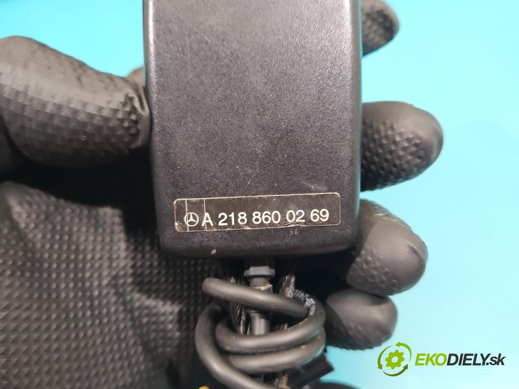 Mercedes CLS II C218 2010-2018 3.0 cdi (642853) 265KM automatic 195 kW 2987 cm3 4- pas bezpečnosť: predné pravý 610035800D