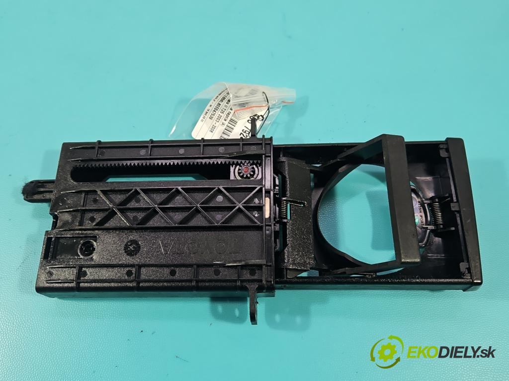 Toyota Avensis II T25 2003-2008 2.2 D-CAT 177 HP manual 130 kW 2231 cm3 5- Rukojeť: na nápoje:  (Držiak (úchyt) na nápoje)