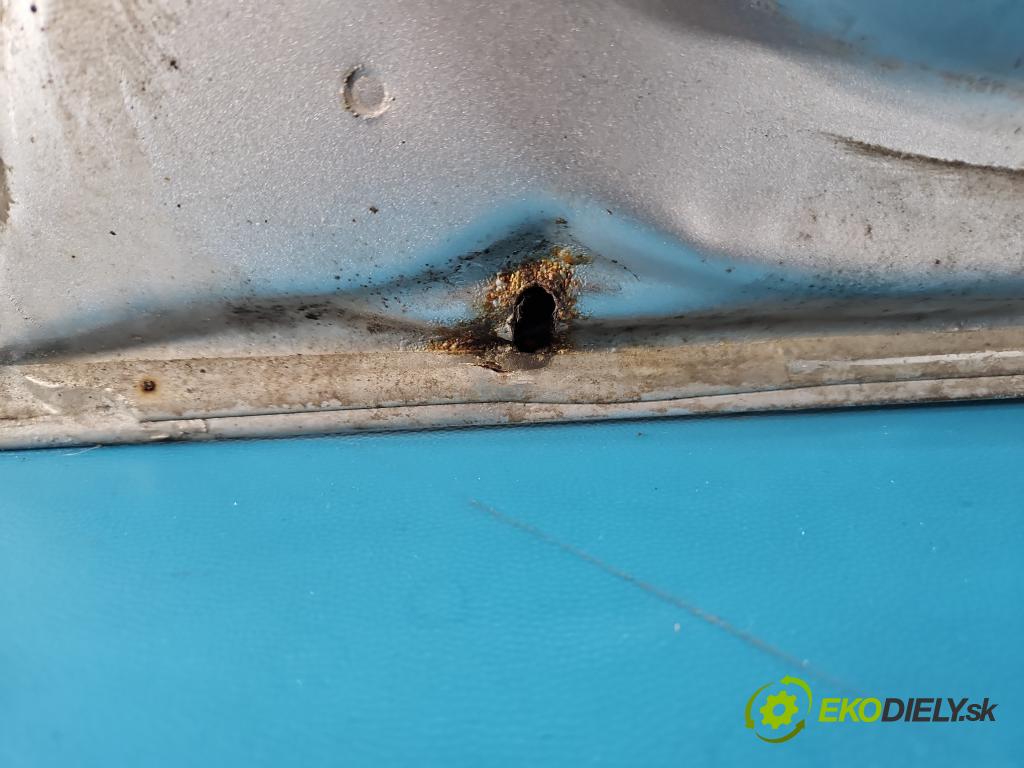 Toyota Rav4 III 2005-2012 2.2 D4D 136hp manual 100 kW 2231 cm3 5- zadní kufrové dveře  (Zadní kapota (kufr))