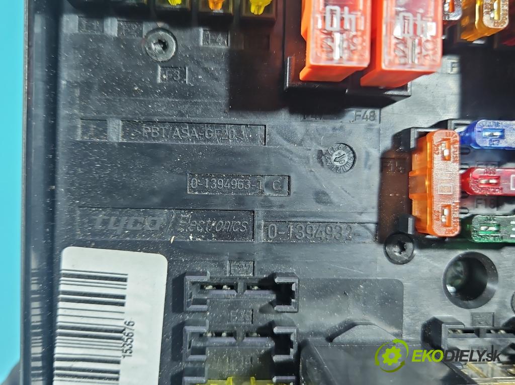 Audi A3 8P 2003-2012 1.6 FSI 116 hp manual 85 kW 1598 cm3 3- skříňka pojistková 1K0937124H (Pojistková skříňka)