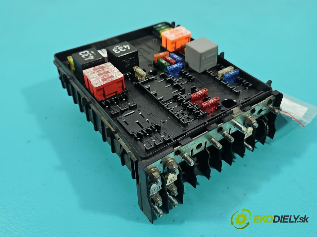 Audi A3 8P 2003-2012 1.6 FSI 116 hp manual 85 kW 1598 cm3 3- skříňka pojistková 1K0937124H (Pojistková skříňka)