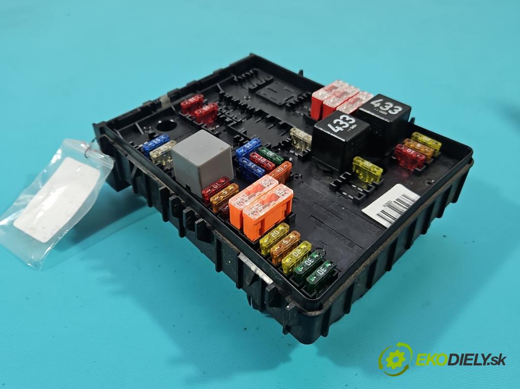 Audi A3 8P 2003-2012 1.6 FSI 116 hp manual 85 kW 1598 cm3 3- skříňka pojistková 1K0937124H (Pojistková skříňka)