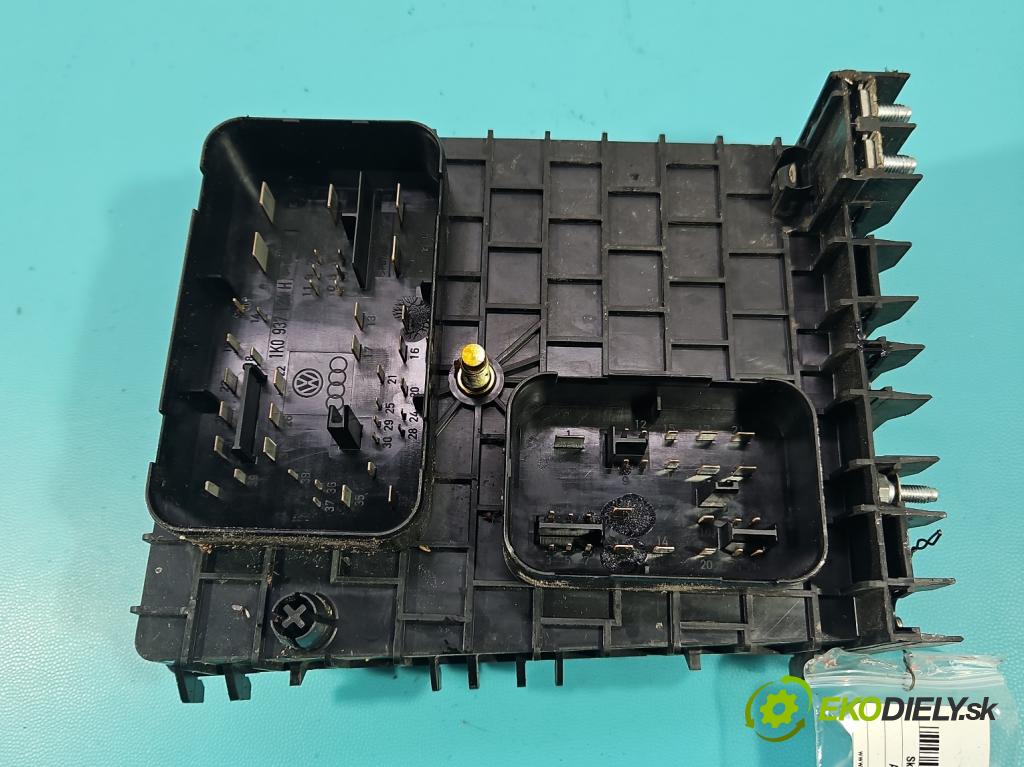 Audi A3 8P 2003-2012 1.6 FSI 116 hp manual 85 kW 1598 cm3 3- skříňka pojistková 1K0937124H (Pojistková skříňka)