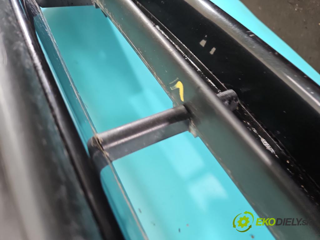 Bmw 3 E46 1998-2007 1.8 116 hp manual 85 kW 1796 cm3 3- nárazník přední  (Klika dveří ostatní)