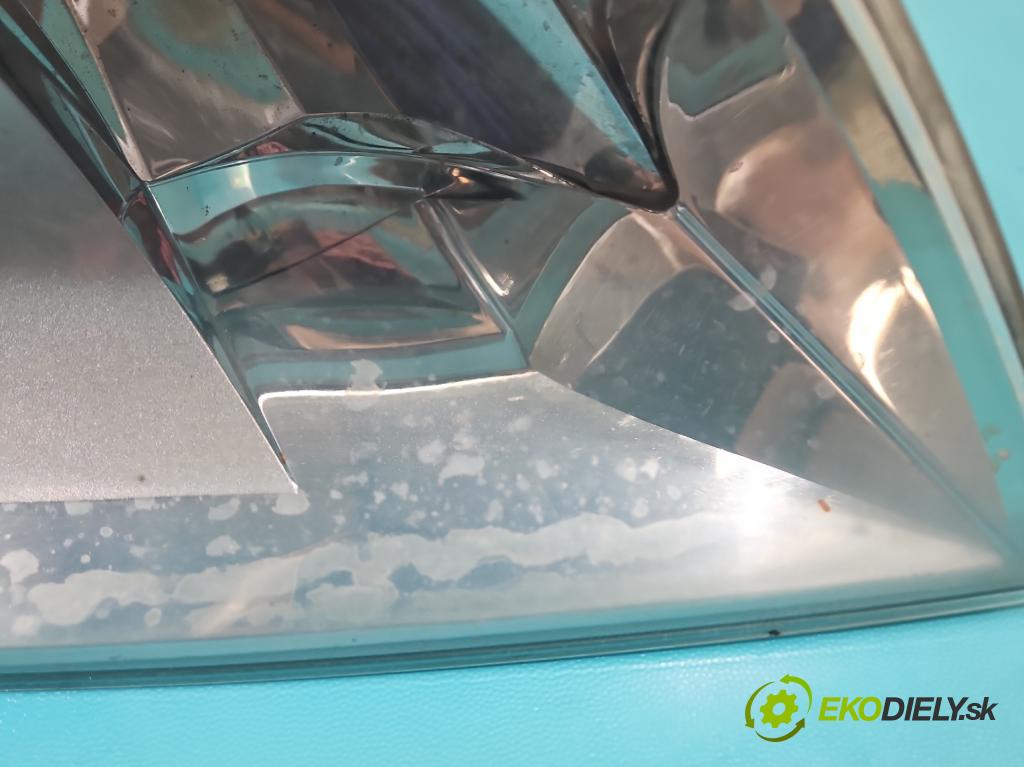 Skoda Octavia II 2004-2013 1.9 tdi 105 HP manual 77 kW 1896 cm3 5- Reflektor: pravý  (Svetlo predné pravé)