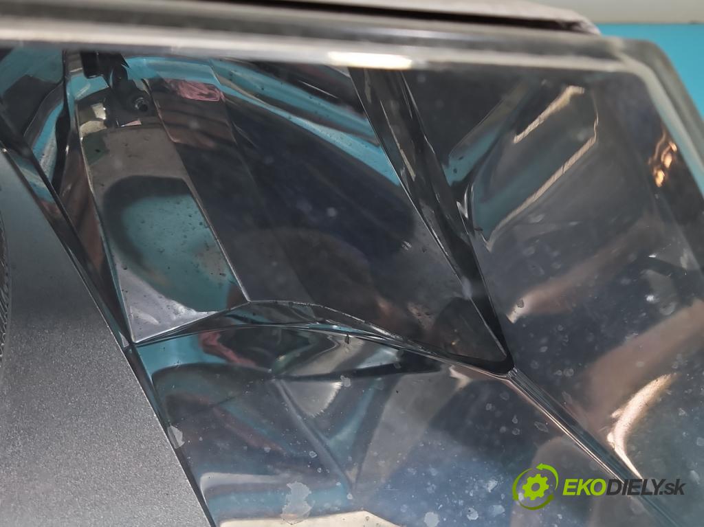 Skoda Octavia II 2004-2013 1.9 tdi 105 HP manual 77 kW 1896 cm3 5- Reflektor: pravý  (Svetlo predné pravé)