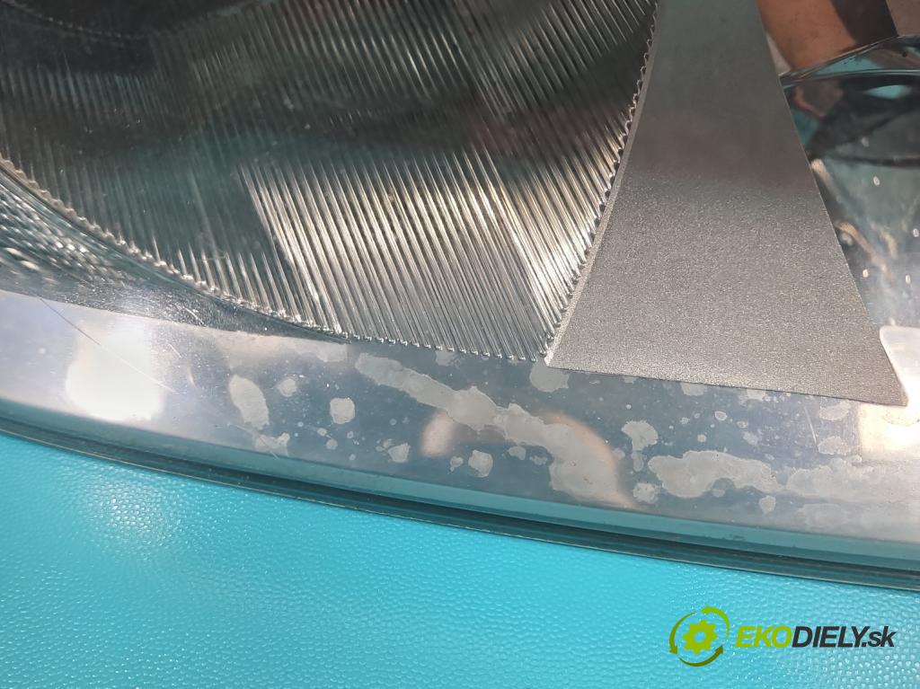 Skoda Octavia II 2004-2013 1.9 tdi 105 HP manual 77 kW 1896 cm3 5- Reflektor: pravý  (Svetlo predné pravé)