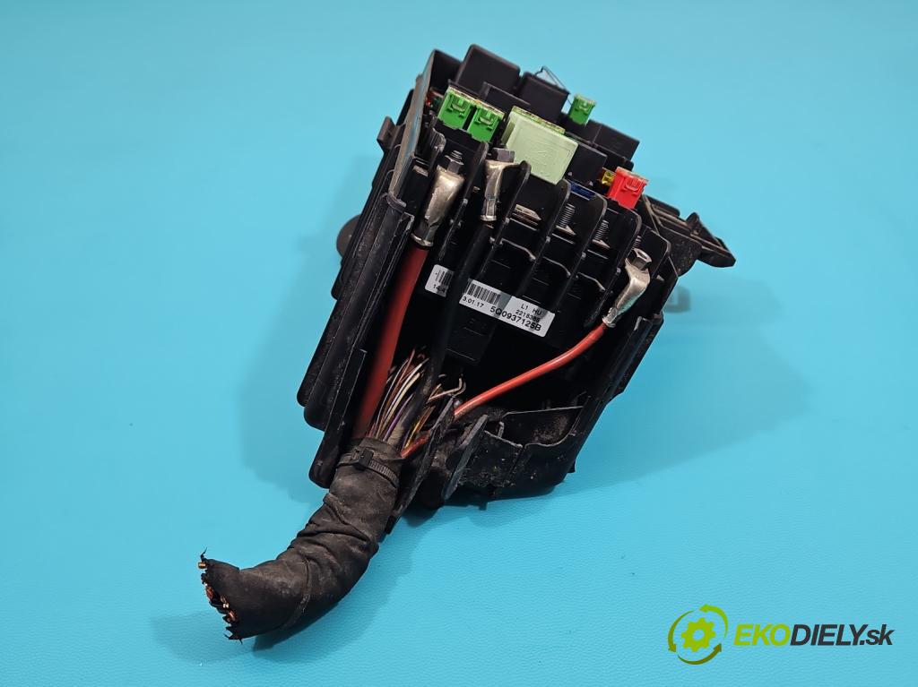 Skoda Superb III 2015-2024 2.0 tdi 190 hp automatic 140 kW 1968 cm3 5- skříňka pojistková 5Q0907361D (Pojistková skříňka)