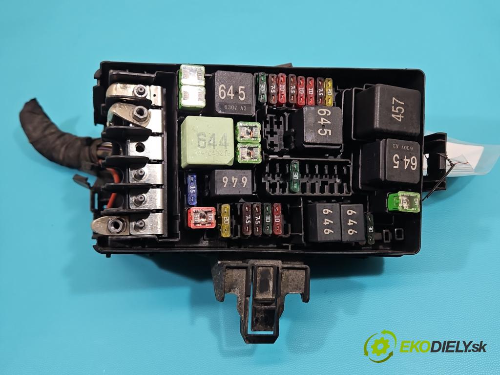 Skoda Superb III 2015-2024 2.0 tdi 190 hp automatic 140 kW 1968 cm3 5- skříňka pojistková 5Q0907361D (Pojistková skříňka)