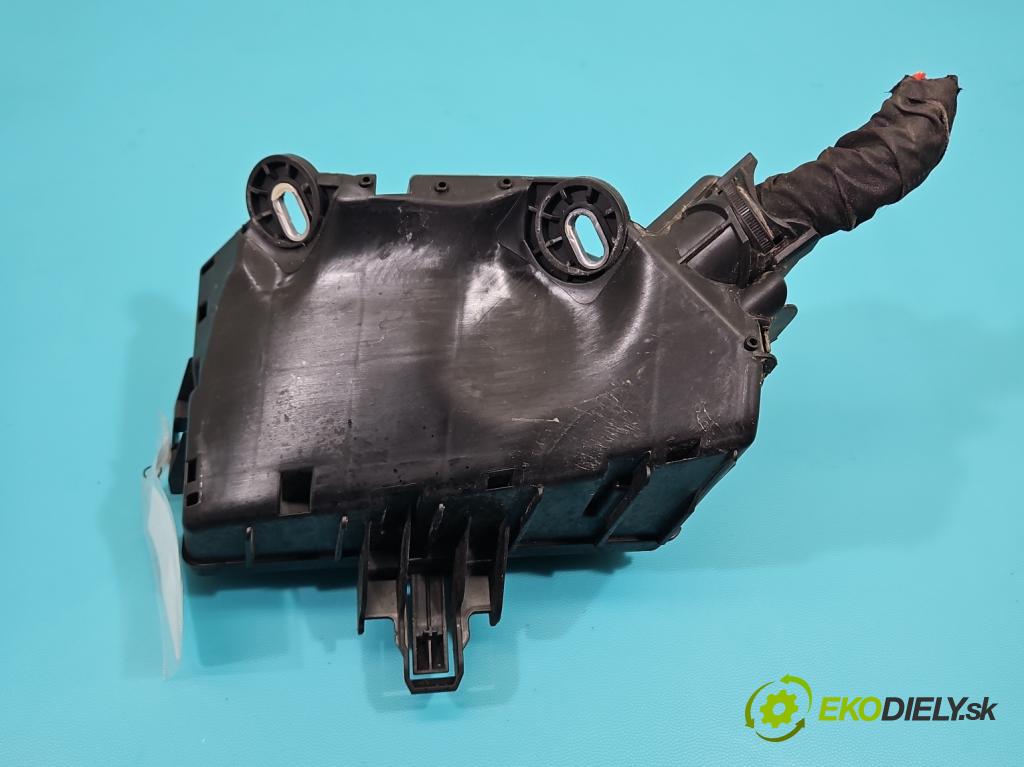 Skoda Superb III 2015-2024 2.0 tdi 190 hp automatic 140 kW 1968 cm3 5- skříňka pojistková 5Q0907361D (Pojistková skříňka)