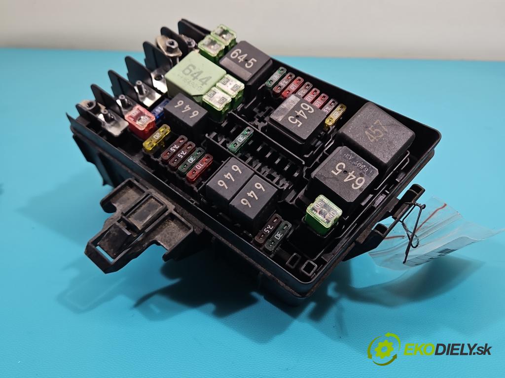 Skoda Superb III 2015-2024 2.0 tdi 190 hp automatic 140 kW 1968 cm3 5- skříňka pojistková 5Q0907361D (Pojistková skříňka)