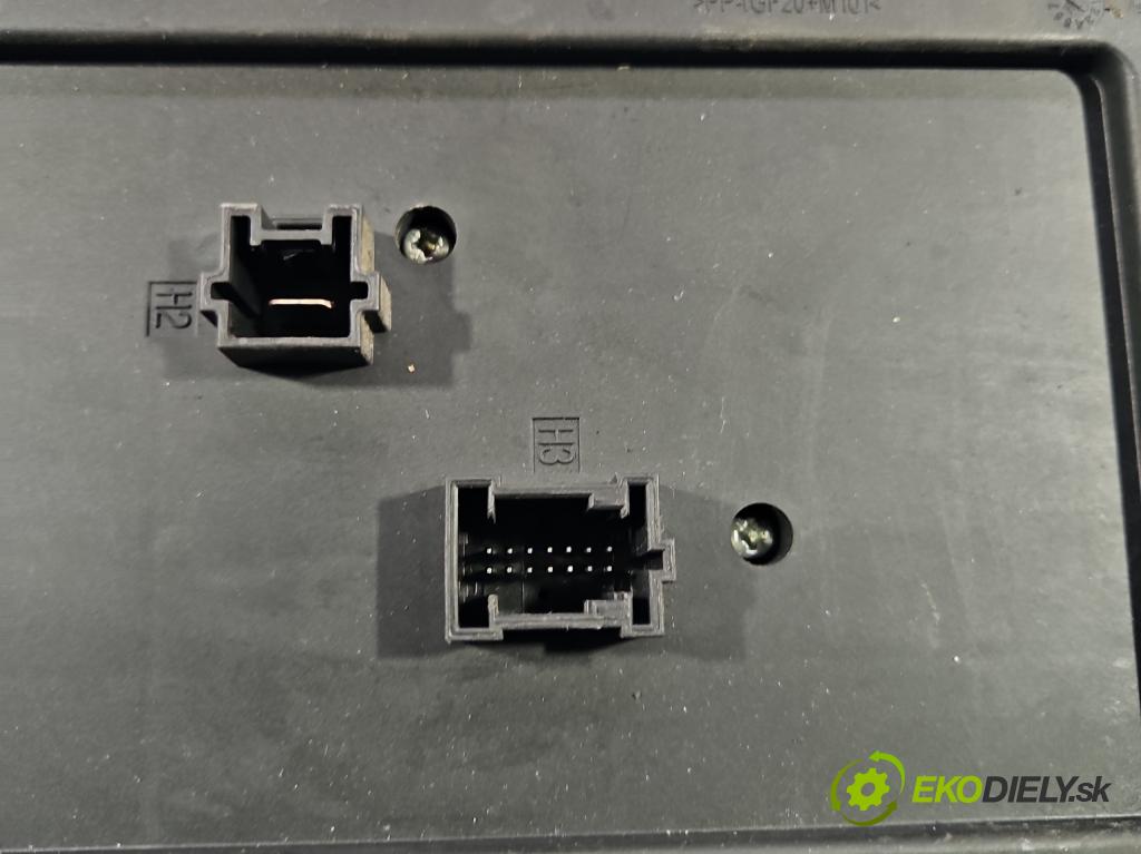 Vw Crafter 2006-2016 2.5 tdi 136hp manual 100 kW 2461 cm3 4- skříňka pojistková A9069004600 (Pojistková skříňka)