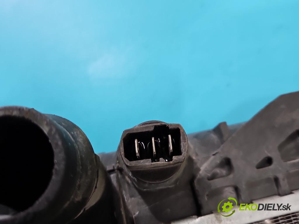 Vw Passat B5 1995-2005 1.6 8V 101 hp manual 74 kW 1595 cm3 4- Chladič vody  (Vodní chladič)