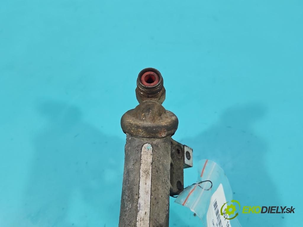 Opel Vectra C 2002-2008 2.2 16V 147 HP manual 108 kW 2198 cm3 5- vstrek 12564446 (Vstrekovač paliva)