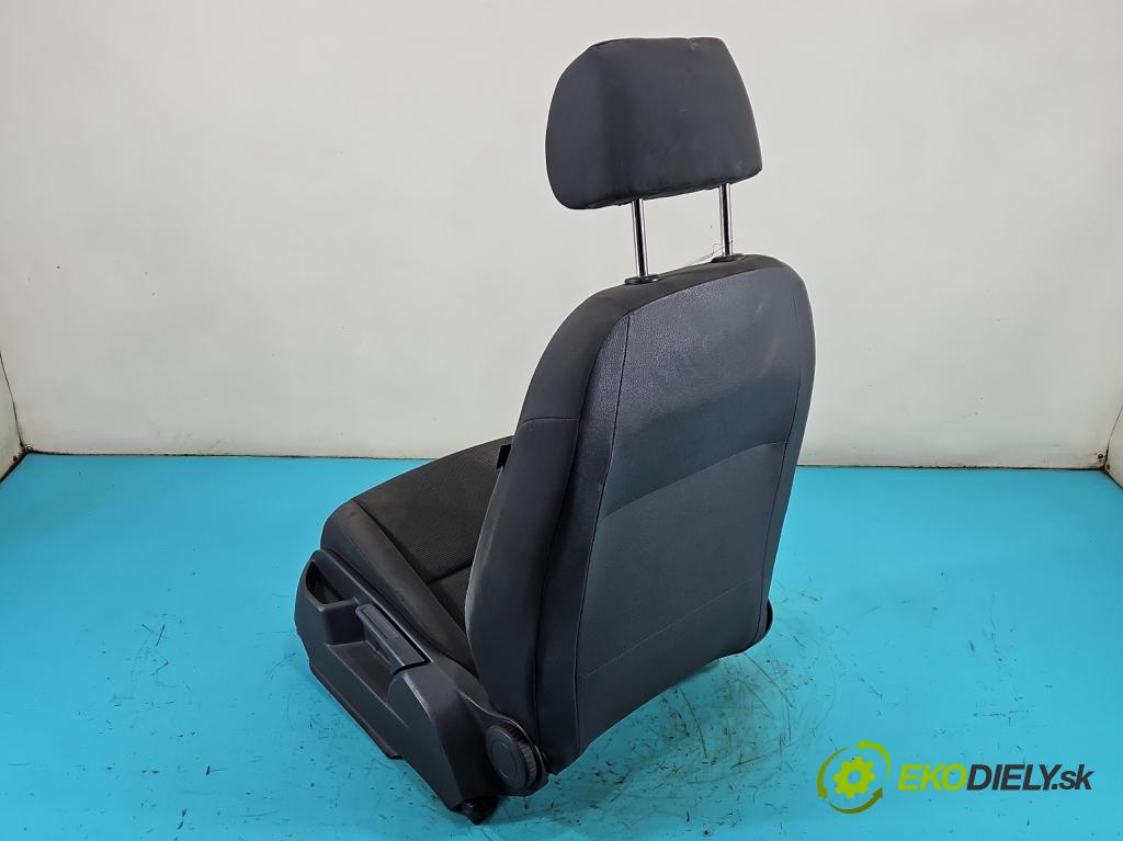 Vw Golf plus 1.9 tdi 105 HP manual 77 kW 1896 cm3 5- Sedačka ľavý  (Sedadlo)