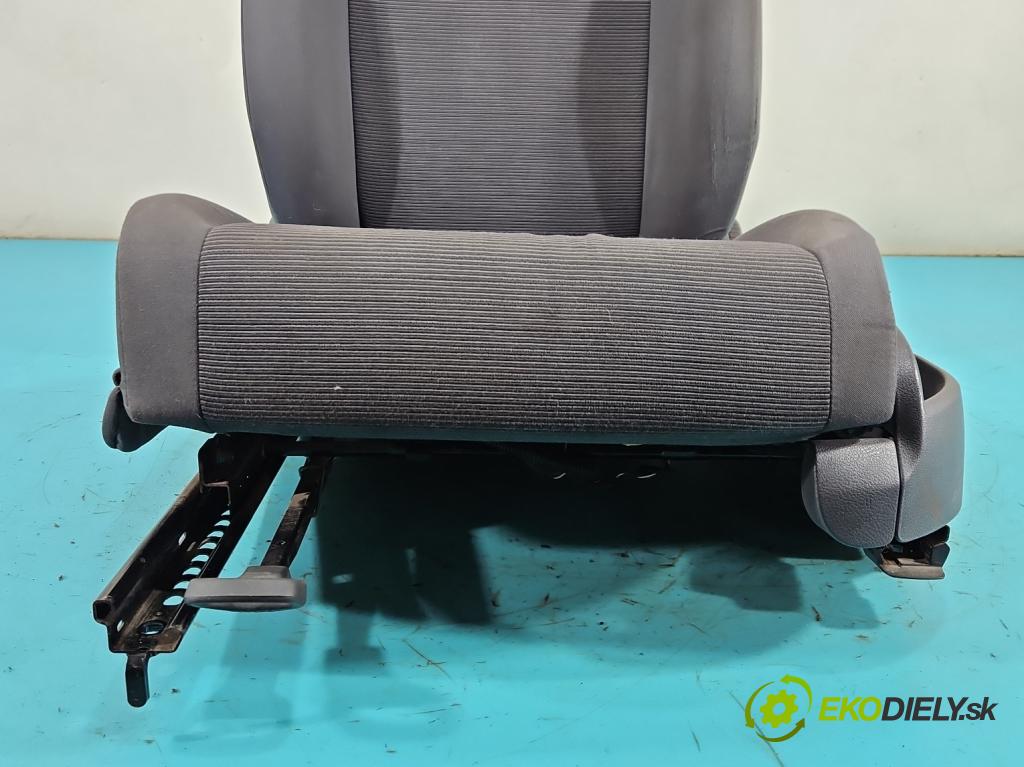 Vw Golf plus 1.9 tdi 105 HP manual 77 kW 1896 cm3 5- Sedačka ľavý  (Sedadlo)