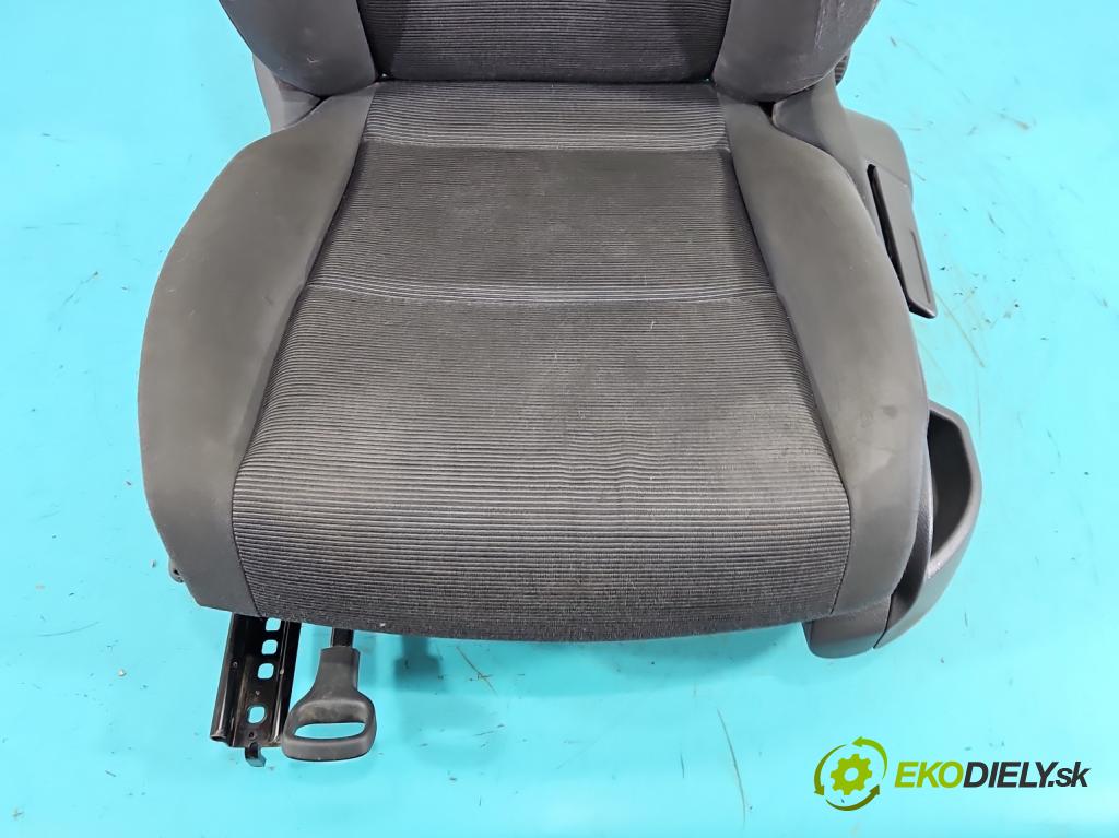 Vw Golf plus 1.9 tdi 105 HP manual 77 kW 1896 cm3 5- Sedačka ľavý  (Sedadlo)