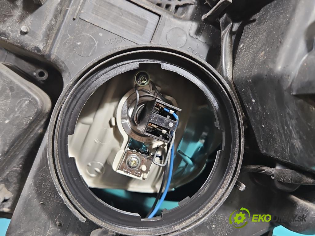 Opel Mokka A 2012-2019 1.4 T 140 hp manual 103 kW 1364 cm3 5- světlo pravý 42435930 (Pravé přední světlo)