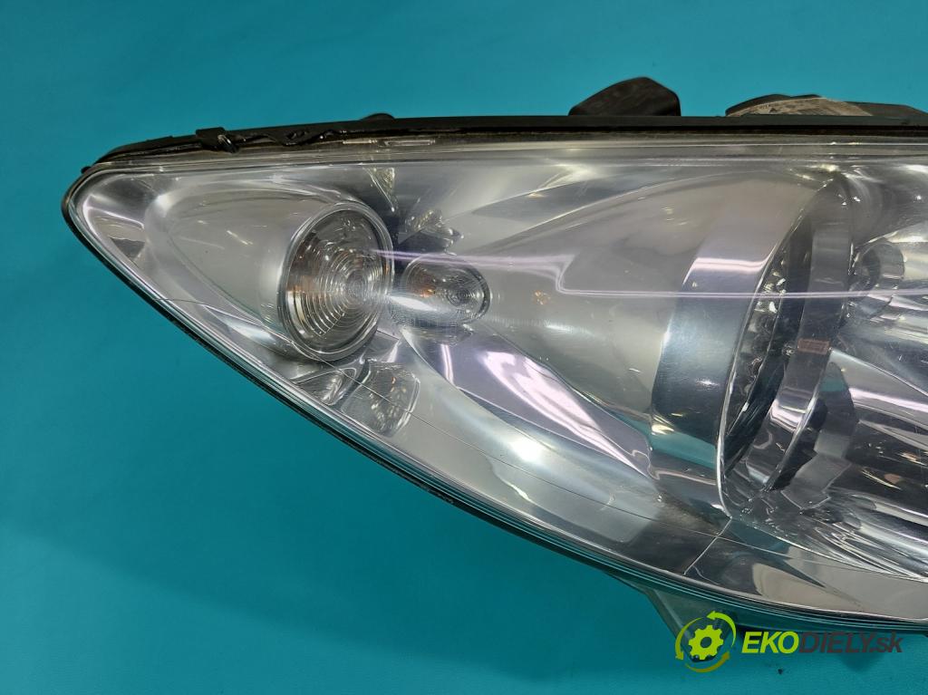 Peugeot 308 I 2007-2013 1.6 16V 120 HP manual 88 kW 1598 cm3 5- Reflektor: pravý 9656162480 (Svetlo predné pravé)