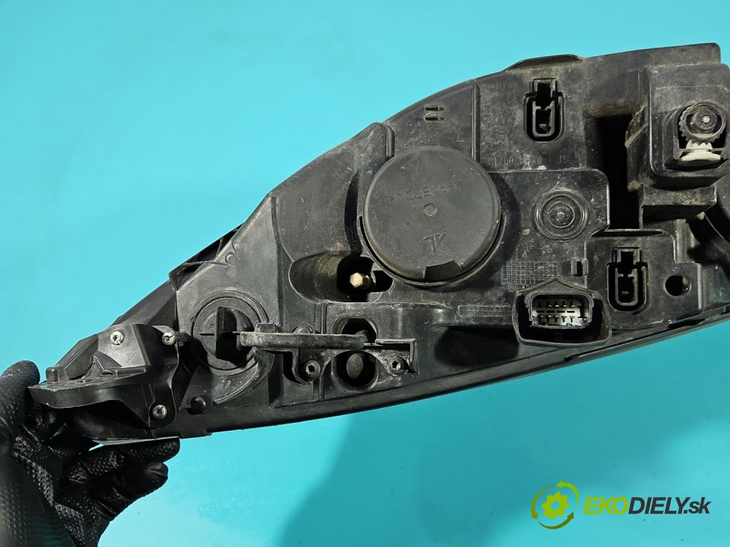 Peugeot 308 I 2007-2013 1.6 16V 120 HP manual 88 kW 1598 cm3 5- Reflektor: pravý 9656162480 (Svetlo predné pravé)