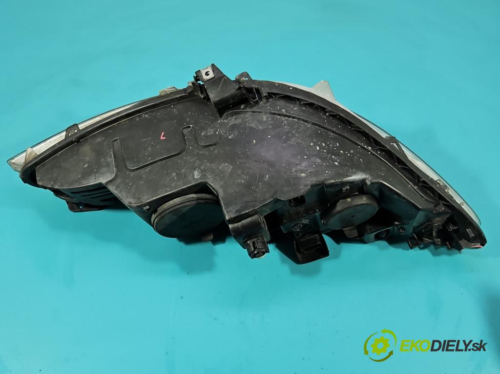 Peugeot 308 I 2007-2013 1.6 16V 120 HP manual 88 kW 1598 cm3 5- Reflektor: ľavý 9656162580 (Kľučka dverí ostatné)