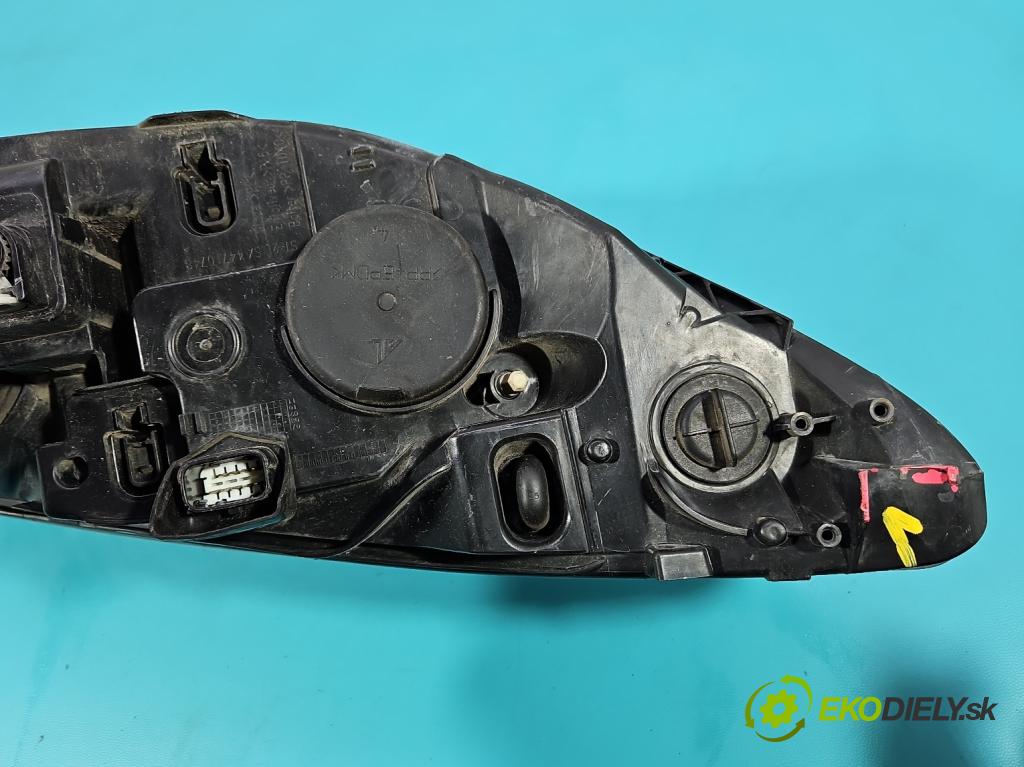 Peugeot 308 I 2007-2013 1.6 16V 120 HP manual 88 kW 1598 cm3 5- Reflektor: ľavý 9656162580 (Kľučka dverí ostatné)