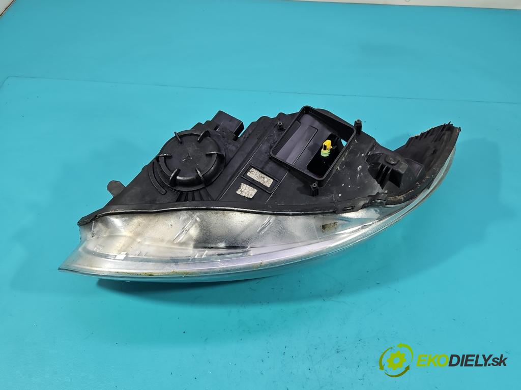 Ford Focus Mk3 2010-2018 1.6 tdci 116 hp manual 85 kW 1560 cm3 5- světlo pravý  (Pravé přední světlo)