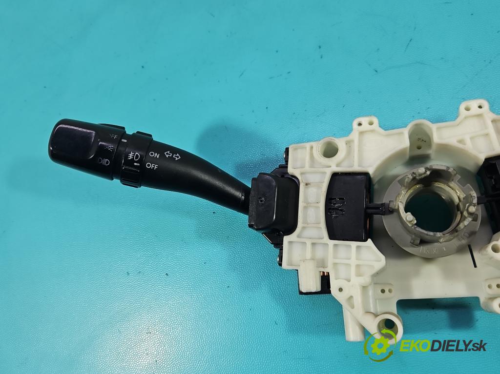 Kia Sportage II 2004-2010 2.0 16V 141 HP manual 104 kW 1975 cm3 5- prepínač komplex:  (Prepínacie páčky pod volantom)