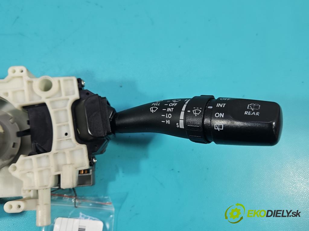 Kia Sportage II 2004-2010 2.0 16V 141 HP manual 104 kW 1975 cm3 5- prepínač komplex:  (Prepínacie páčky pod volantom)